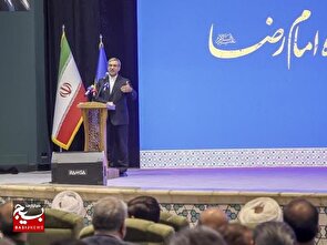 در میدان خدمت باید جلوتر از مردم حرکت کنیم
