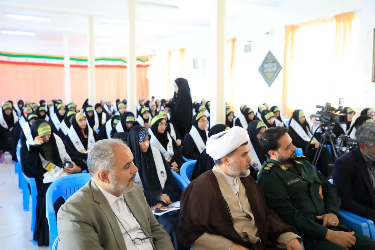 دانش‌آموزان، رزمندگان جبهه فرهنگی‌اند