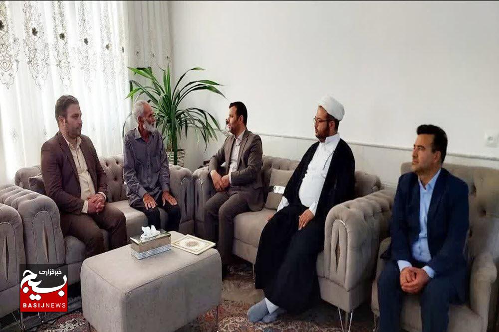 دیدار فرماندار کبودراهنگ با خانواده شهید والامقام احمد یادگاری در نخستین روز هفته دولت+تصاویر