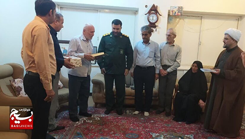 تجدید میثاق با آرمان‌های شهدا در دیدار با خانواده شهید ندیم‌زاده
