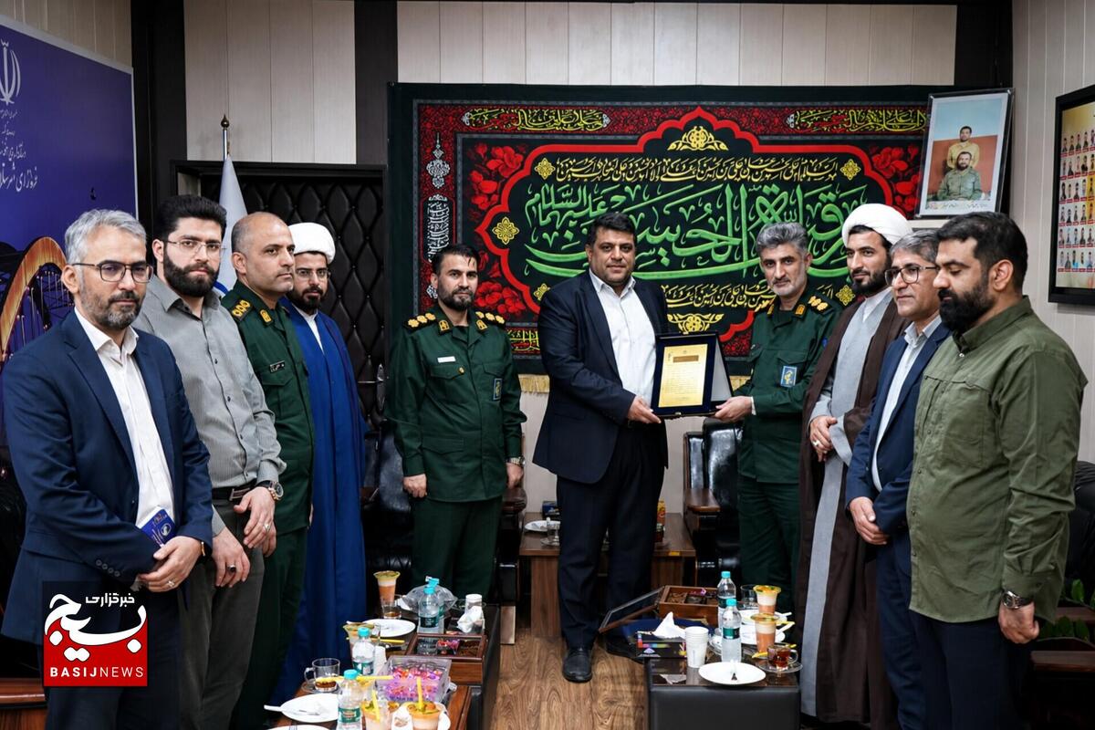 دیدار فرمانده ناحیه امام علی(ع) شرق اهواز با فرماندار اهواز به مناسبت هفته دولت