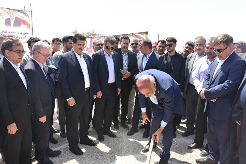 آغاز عملیات اجرایی نیروگاه خورشیدی ۹۵ مگاواتی شهرستان فیروزآباد استان فارس