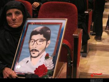 همزمان با ایام الله دهه فجر،‌ یادواره شهدای فرهنگی شهرستان اردل با حضور مسئولین، اقشار مختلف مردم و خانواده معظم شهدا برگزار شد.