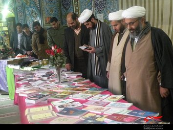 نمایشگاه روزشمار انقلاب در گندمان افتتاح شد
