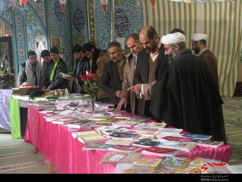 نمایشگاه روزشمار انقلاب در گندمان افتتاح شد