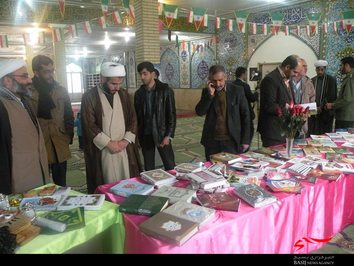 نمایشگاه روزشمار انقلاب در گندمان افتتاح شد