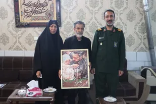 دیدار فرمانده سپاه حضرت روح&zwnj;الله استان مرکزی با خانواده شهیدان امیدواری و حسیبی قاسم&zwnj;آبادی
