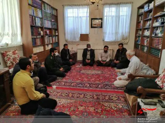 اجرای طرح «بوسه‌های آسمانی بر دستان پدران شهدا» در شهر تلخاب شهرستان فراهان