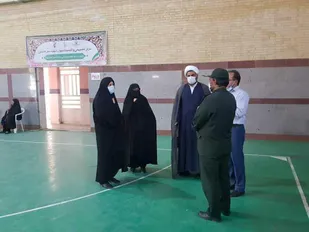 بازدید جانشین فرمانده ناحیه مرکزی از مرکز تجمیعی واکسیناسیون