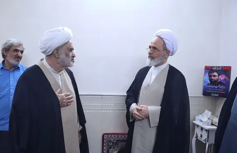 حضور آیت الله اعرافی در منزل شهیدالقدس محسن صداقت + عکس