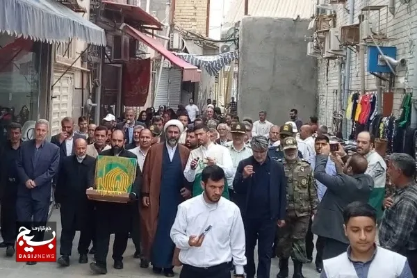 شميم خوش پرچم بارگاه رضوي شهر میانه را عطرآگين كرد