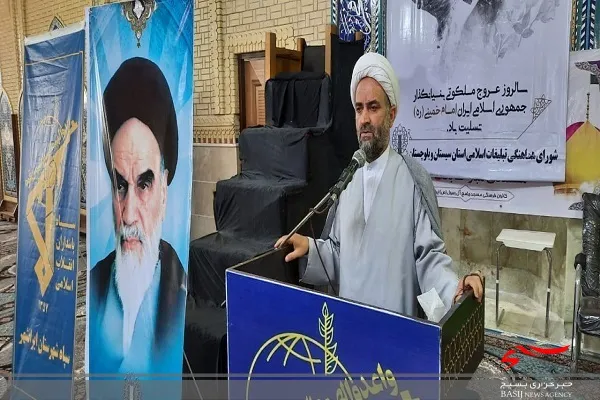 محور قیام حضرت امام ره خدا بود که باعث شد بین دین و سیاست پیوند برقرار کند