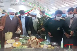 در اولین روز از دهه فجر نمایشگاه توانمندی های بخش کشاورزی خاش افتتاح شد