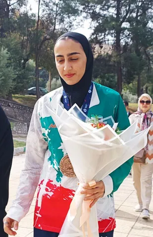 قهرمان کاراته جهان و آسیا به پویش تأمین هزار سری جهیزیه لرستان پیوست