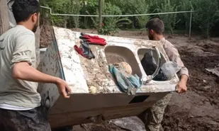 حضور ۳گروه جهادی سپاه امام رضا شهرستان البرز در مناطق سیل زده الموت شرقی