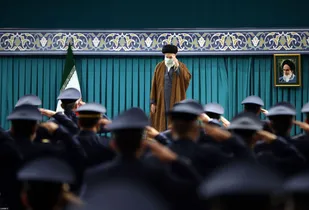 فرمان تهاجم ترکیبی در مقابل تهاجم ترکیبی جبهه دشمن/نباید گذاشت مشکلات اقتصادی حماسه&zwnj;ها  را از چشم مردم دور کند