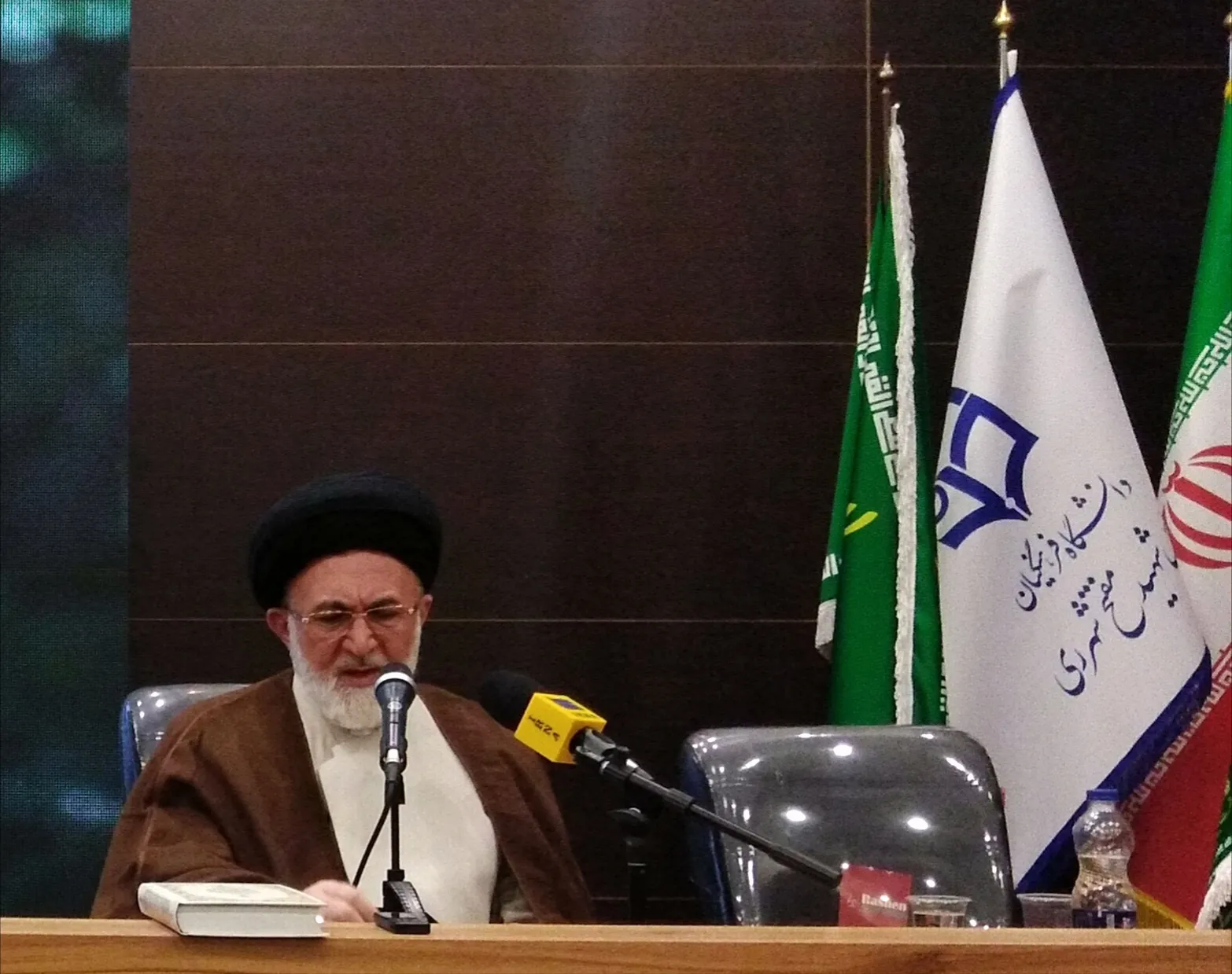 جوانان تاریخ انقلاب اسلامی را بادقت مطالعه کنند