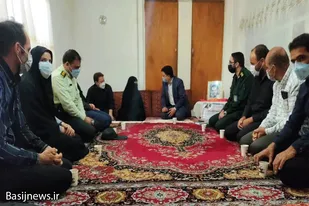 دیدار بسیجیان حوزه امام صادق (ع) ملایر با خانواده شهید &laquo;جعفری&raquo;
