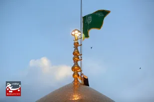 آیین تعویض پرچم گنبد حرم  مطهر حضرت معصومه (س)