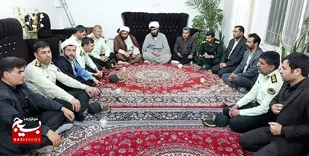 لحظه اعلام شهادت و ابراز همدردی مسئولان چنارانی با خانواده شهید مرزبان جمال زاده + فیلم