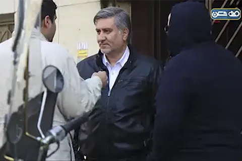 واکنش مردم به فردی که قصد دارد اطلاعات حساب بانکی آنها را بگیرد