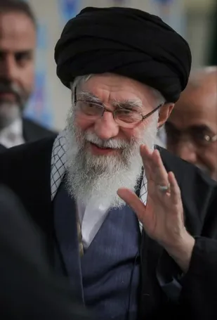 ما پدر و مقتدا از دست داده ایم/ما عزاداریم اما ناامید و متوقف نمی&zwnj;شویم.
