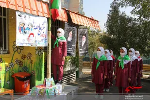 نواختن زنگ عاطفه&zwnj;ها در مدرسه شاهد وحدتی پویا همدان