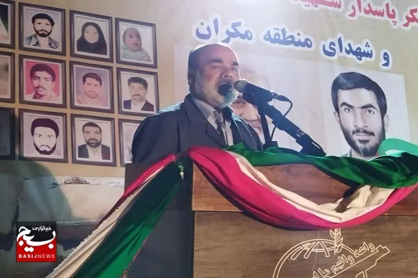 مسئولان باید در میدان جنگ اقتصادی با خدمت صادقانه در مقابل دشمن ایستادگی کنند