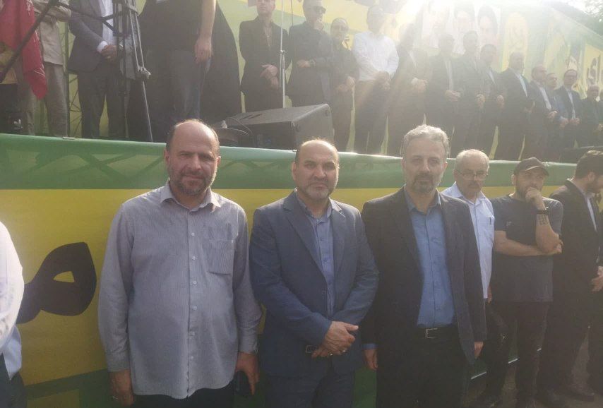 مدیران و کارکنان دستگاه‌های مختلف پای کار پذیرایی و خدمت‌رسانی به مردم