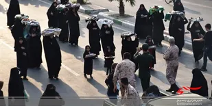 مجمع گردانی زنان در تشییع پیکر مطهر شهید مدافع حرم کریمیان + تصاویر