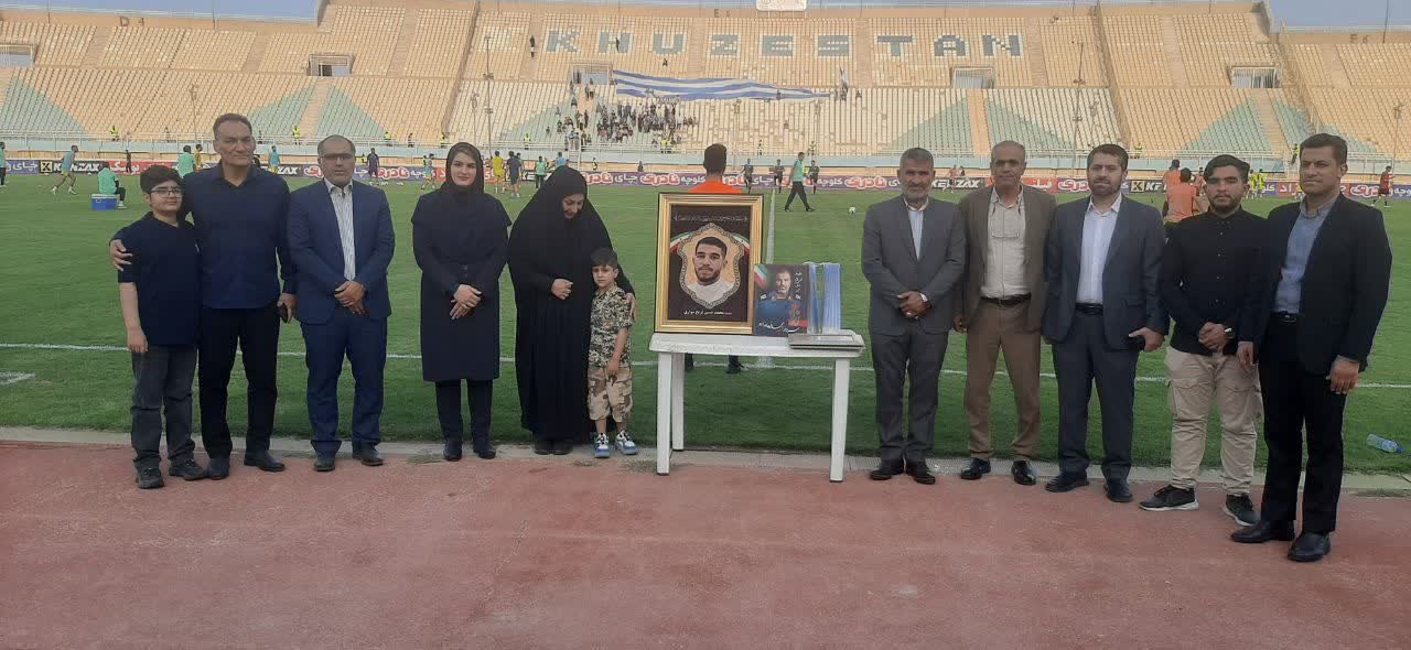  تجلیل از خانواده شهدای وطن پیش از دیدار استقلال خوزستان و آلومینیوم اراک