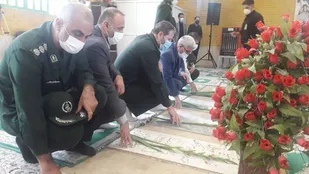 غبارروبی و عطر افشانی مزار شهدا در شهرستان البرز