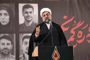 الماس وجود ملت ایران در زیر فشارهای دشمن درخشان&zwnj;تر شد