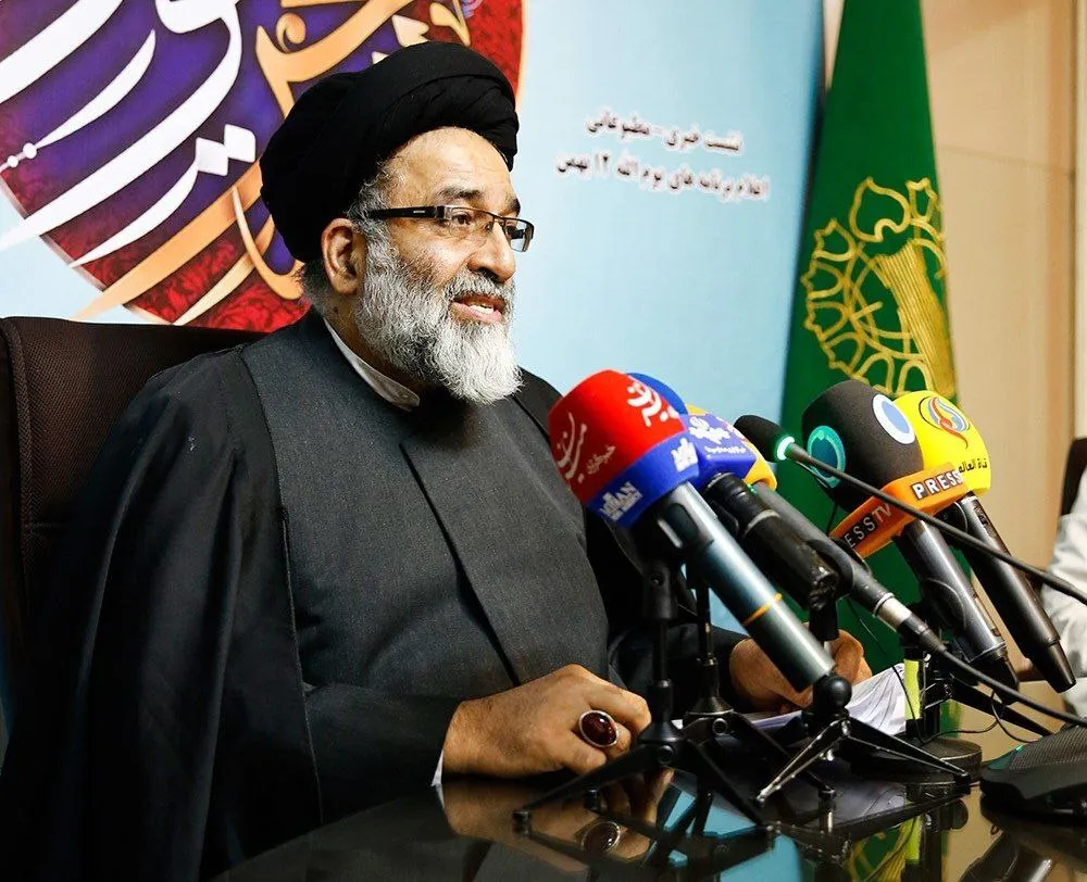 حمایت حجت الاسلام محمودی از فعالان و کاربران فضای مجازی / فضای مجازی امروز در تمام شئون جامعه تاثیرگزار است