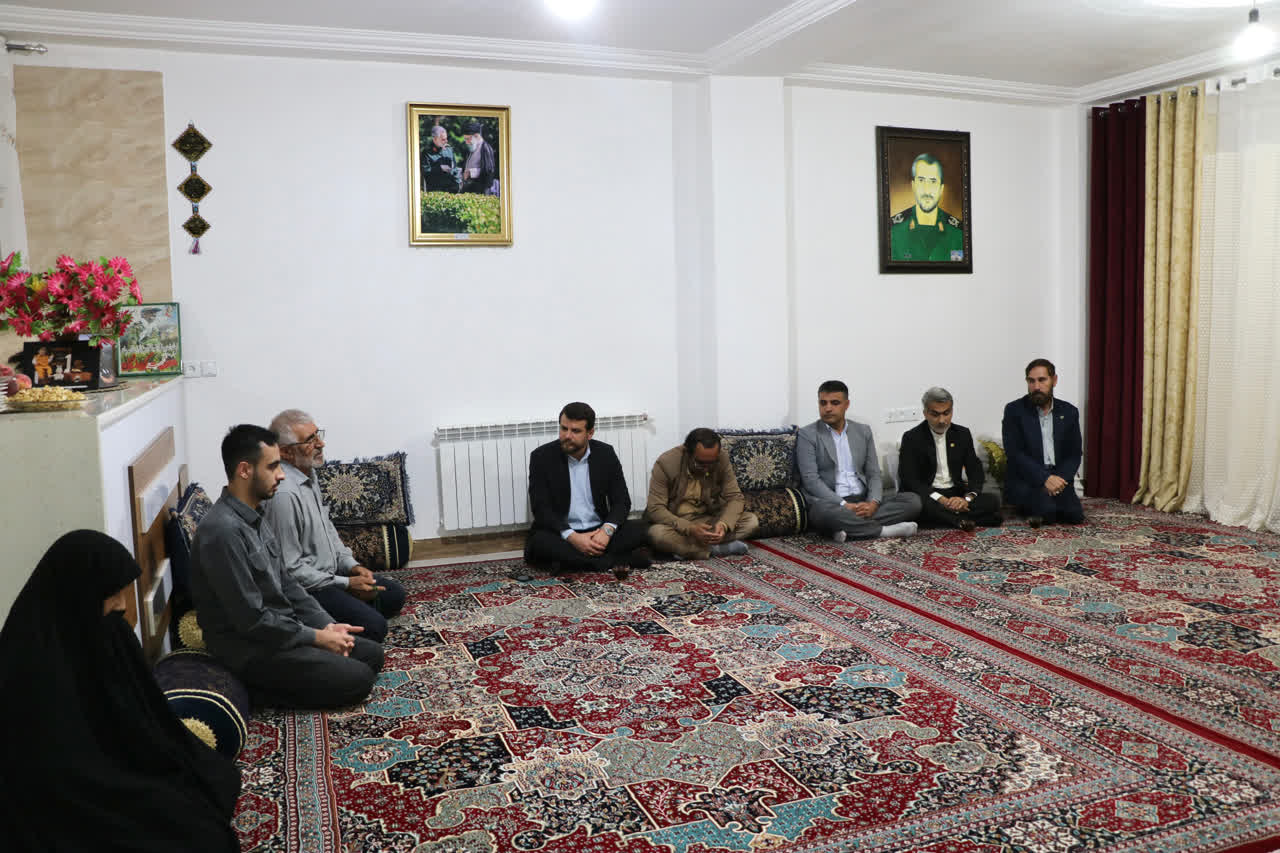 دیدار مرکز وکلای استان و بسیج حقوقدانان کهگیلویه و بویراحمد با خانوادههای شهدا + ( تصاویر ) دیدار مرکز وکلای استان و بسیج حقوقدانان کهگیلویه و بویراحمد با خانوادههای شهدا + ( تصاویر )