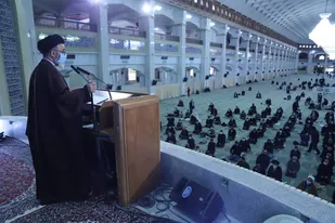 مواضع حکیمانه آیت الله سیستانی در دیدار با پاپ را مایه عزت اسلام