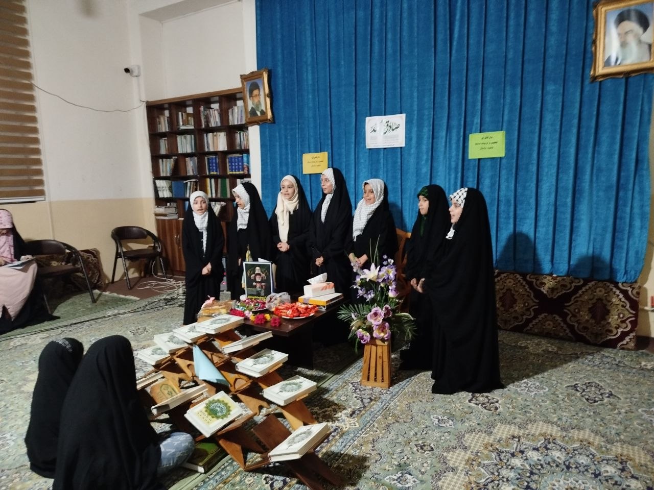 پایگاه بسیج خدیجه (س) شاندرمن با« قرآن ، جهاد و خدمت به مردم» الگوی جامعه شده است پایگاه بسیج خدیجه (س) شاندرمن با« قرآن ، جهاد و خدمت به مردم» الگوی جامعه شده است