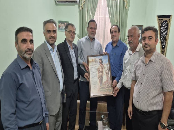 دیدار خانواده شهید رئیسعلی دلواری با فرمانده سپاه دلوار