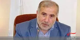 دشمن با جنگ اقتصادی به دنبال فاصله اندازی بین مردم  و نظام است