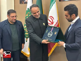 اهدای مدل طلای مسابقات جهانی به موزه آستان قدس رضوی/خوشحالم نذرم ادا شد