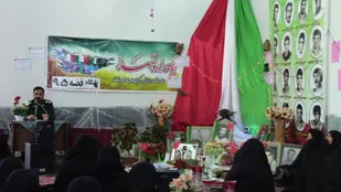 پیروی از خط ولایت و شهدا در گرو انقلابی ماندن است