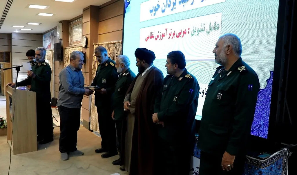 تجلیل ازمربیان آموزشی بسیج در چهارمحال وبختیاری