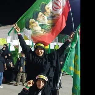 ایستادگی در سکوت شب&nbsp;