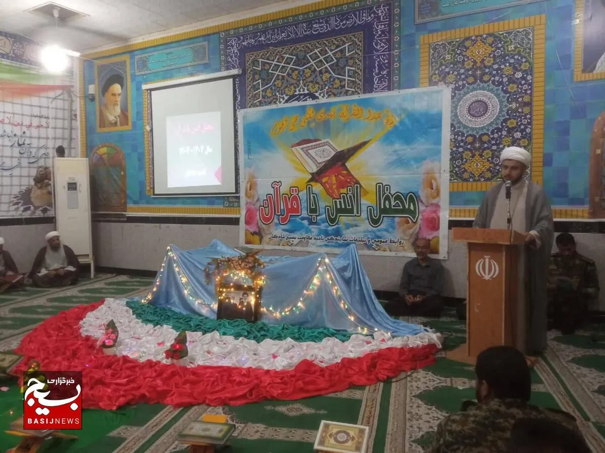 خواندن قرآن راهنمای زندگی و روشنگر مسیر حق است