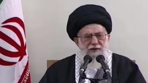 امام خامنه ای: ورزش را در زبان و عمل تبلیغ کنید