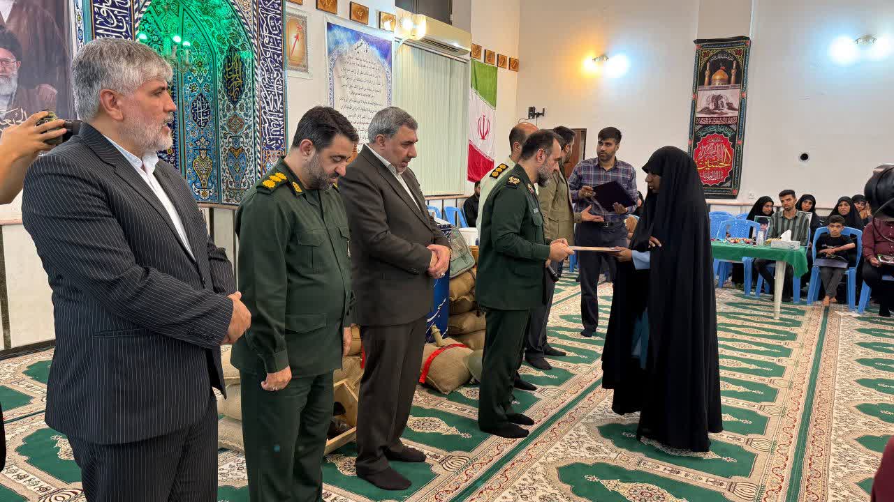 راه شهدا با ایستادگی و پاسداری از آرمانها ادامه دارد راه شهدا با ایستادگی و پاسداری از آرمانها ادامه دارد