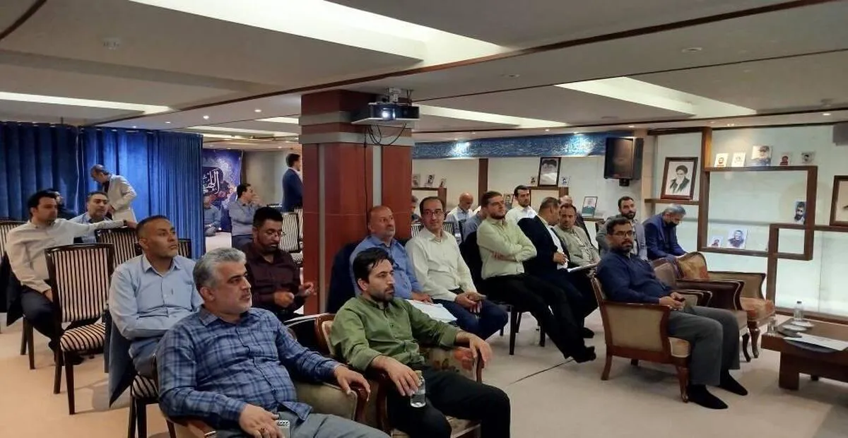 نشست «عهد ۱۴۰۵» با حضور بسیج علمی و مدیران هلدینگ پیشگامان برگزار شد / رضوی‌نژاد: دانشگاه باید محور شبکه‌سازی نخبگان برای حل مسائل کشور باشد