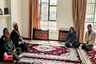 فرمانده سپاه شاهین&zwnj;دژ با خانواده شهید مظفر چوپانی دیدار کرد