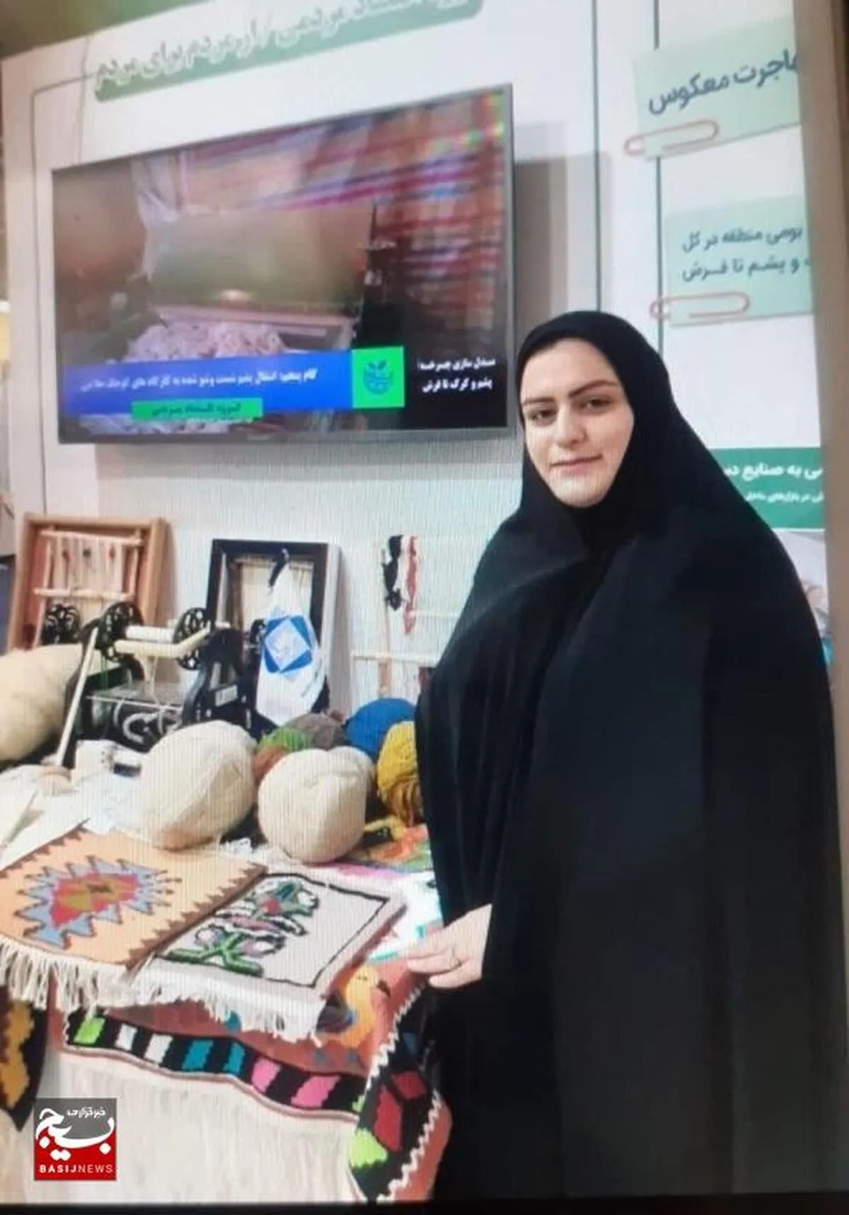 معرفی الگوی موفق بسیج،گزارشی از فعالیت های موفق دکتر فرشته بسطامی
چرخ های ۱۱۰ دستگاه نخ ریسی، نان سفره ۵۰۰ بانوی نیازمند ایلامی را تأمین می کند