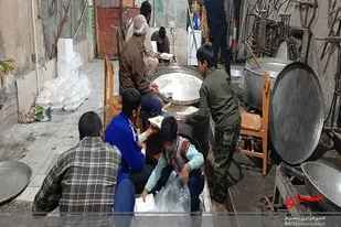 ١۵۰پرس غذای گرم بین عزاداران و مردم محله ابوذر غفاری زاهدان توزیع شد